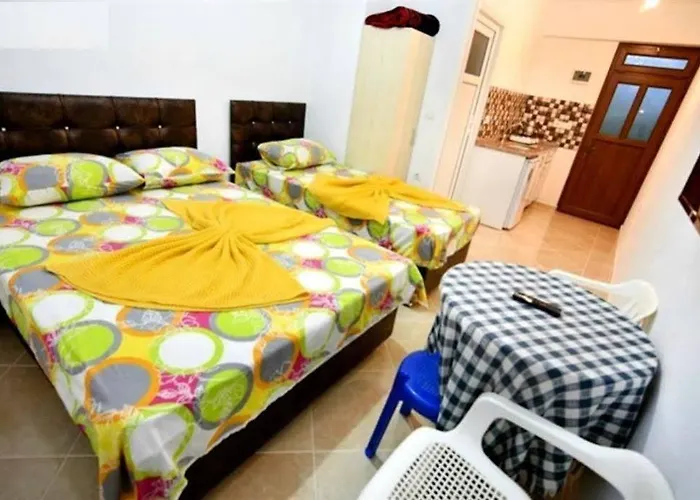 Oezguer * Авса-Адаси