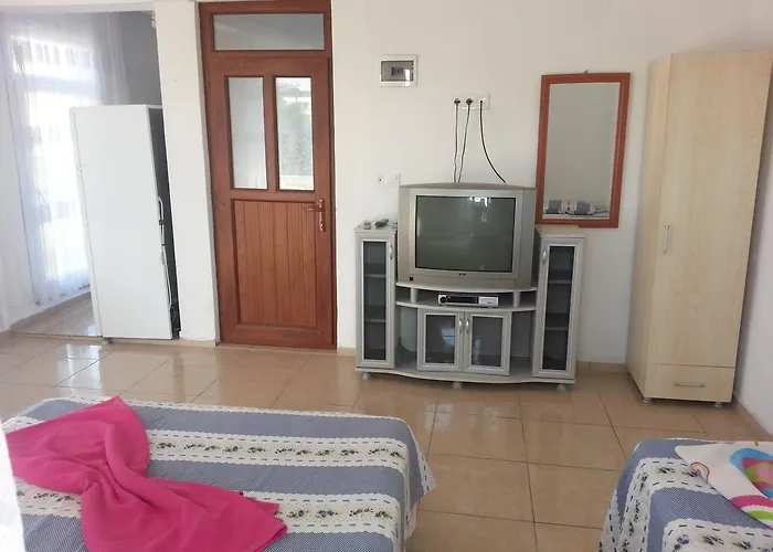 Oezguer Мотель *