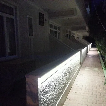 Oezguer Avsa Adasi
